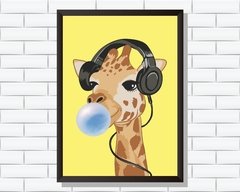 Quadro Girafa com chiclete ouvindo música - Ateliê Ana Ávila