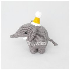 Gustav Elefante Equilibrista Amigurumi - Amiguchos Arte em Crochê