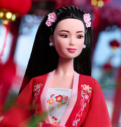 Imagem do Barbie Lunar New Year Designed by Guo Pei