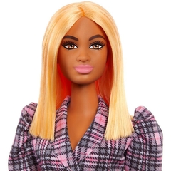 Barbie Fashionista 161 - Negra, Curvy com cabelo laranja na internet