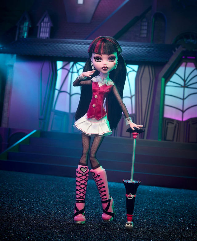 Draculaura doll hot sale