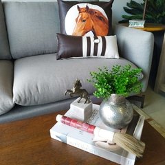 Capa de Almofada em couro ecológico com estampa de cavalo na internet