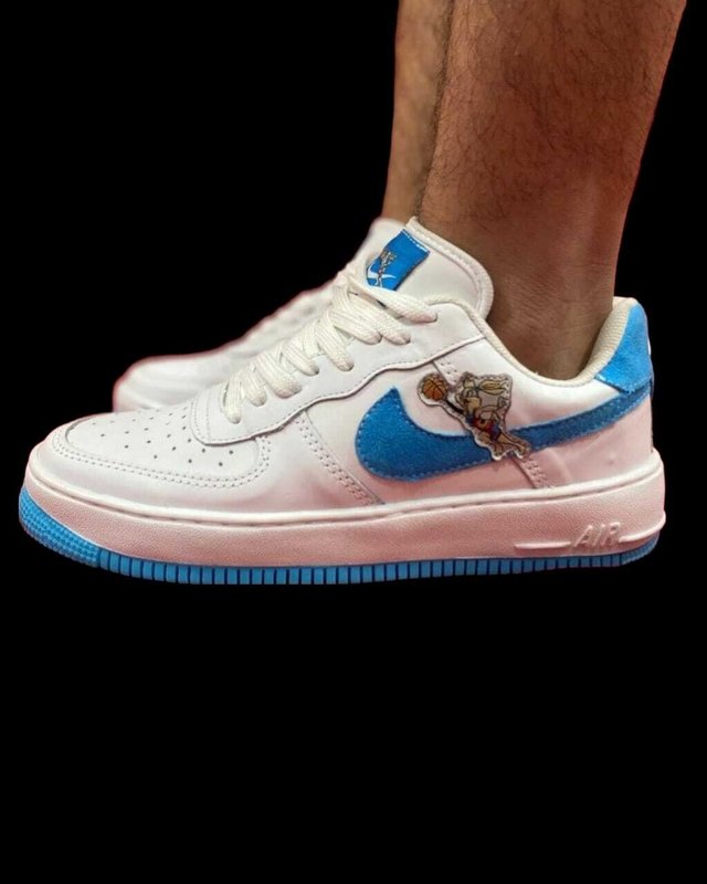 Air force 1 looney hot sale tunes