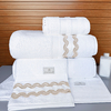 Coleção Bari - Jogo de toalha de banho 5 peças - Jogo de toalha de banho branca com barrado bordado fendi