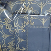 Jogo de lençol queen com bordado clássico no percal 400 fios 100% algodão - azul com bordado dourado