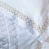 Coleção Piero - Jogo de lençol bordado com 4 peças no percal 200 fios 100% algodão branco com bordado bege king