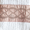 Coleção Victtori enxoval em algodão egípcio - Jogo de toalha de banho 5 peças - Jogo de toalha de banho branca com barrado bordado rosa chá