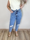 Calça mom jeans com cinto Giovanna