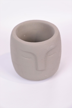 vaso decorativo cinza em rosto minimalista PEQUENO na internet