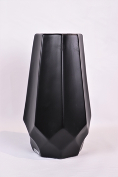 vaso preto em resina formas retas - comprar online