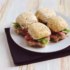 Pancitos de Crudo, Rúcula y Parmesano