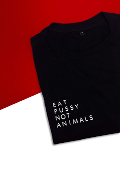 camiseta eat pussy not animals