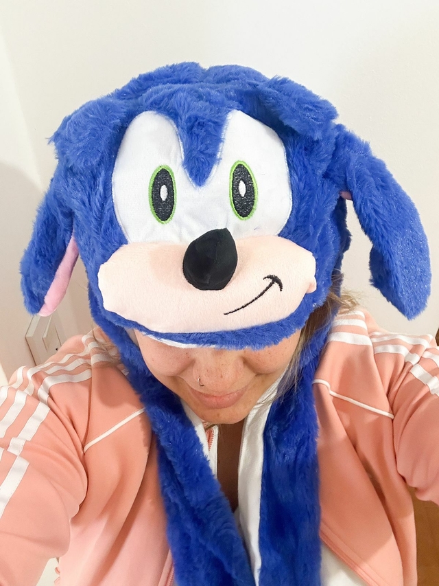 gorro que mueve las orejas