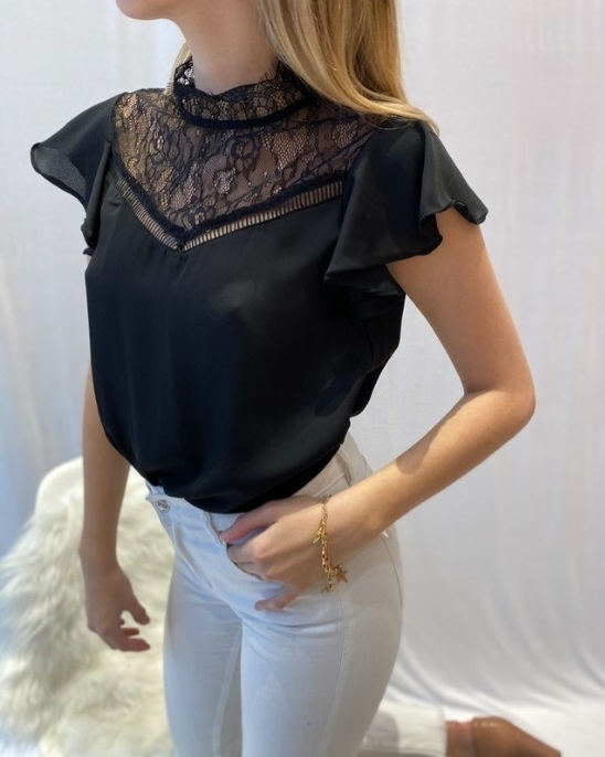 Blusa con best sale encaje negro