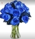 Arranjo com 24 lindas rosas azuis no vaso de vidro, ideal para qualquer ocasião.