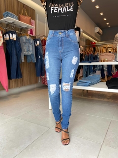 Calça Jeans Rasgada Cintura Alta - comprar online