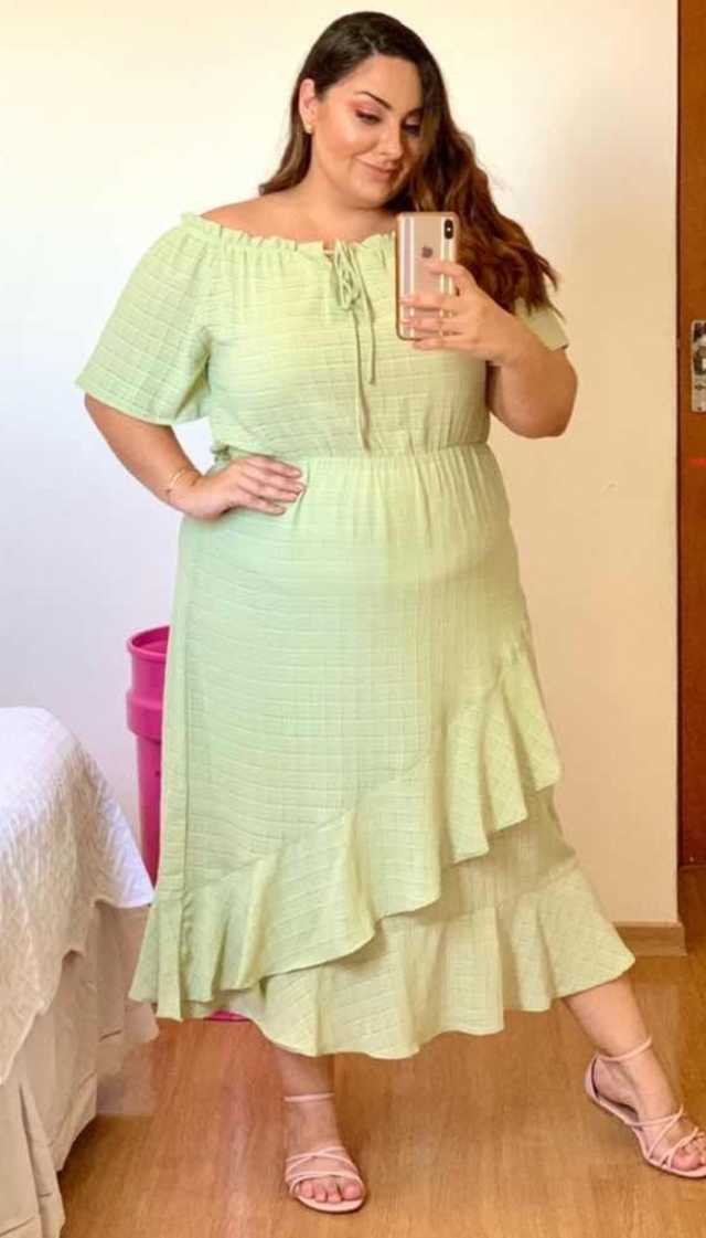 Vestido ombro a ombro midi store plus size