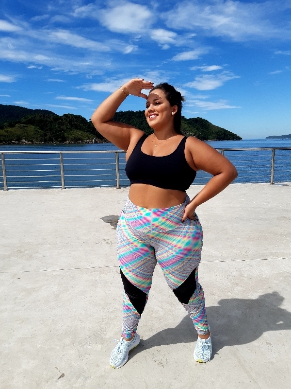 Calça Simony Fitness Plus Size Legging Com Listas E Tela Fitness