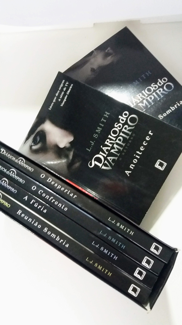 Coleção BOX de 6 livros THE VAMPIRE DIARIES Diários do Vampiro