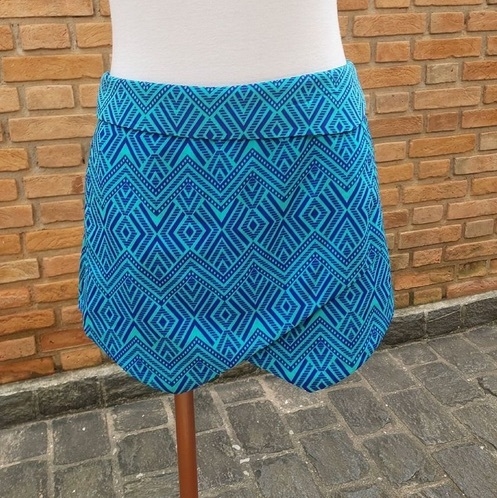 Short saia azul estampado tam m forever 21