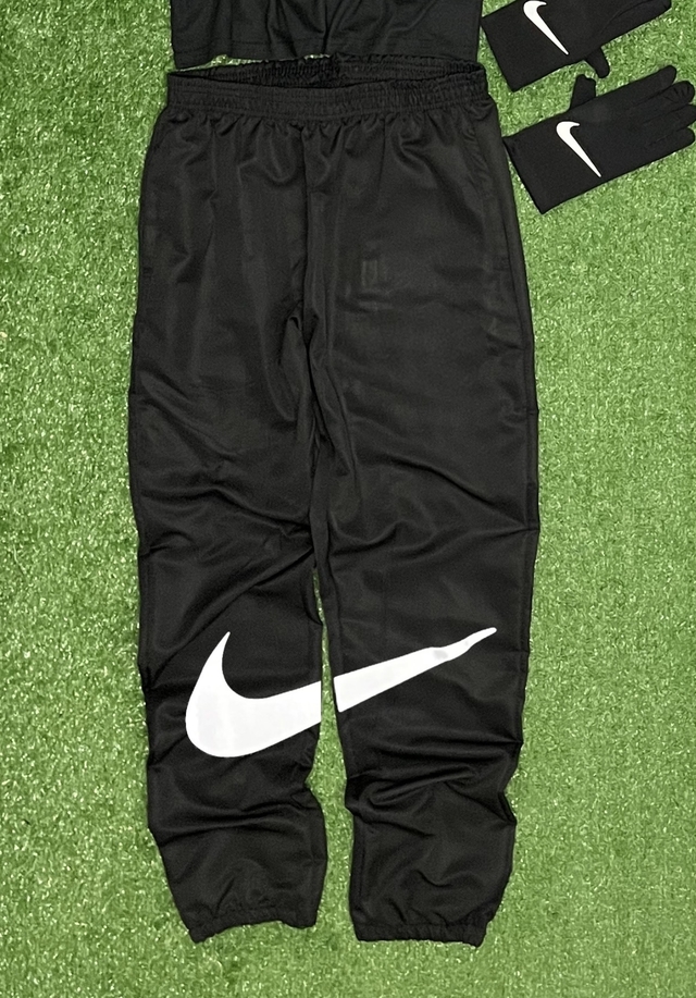 VENDIDO 🚫 Pantalon rompevientos Nike Big Swoosh Yellow. Estado. 10/10.  Talle M. $20.000