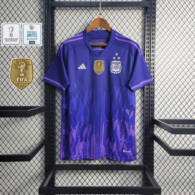 Camisa Argentina - Tricampeã da Copa do Mundo 2022 - Torcedor Adidas  Masculina - Roxa