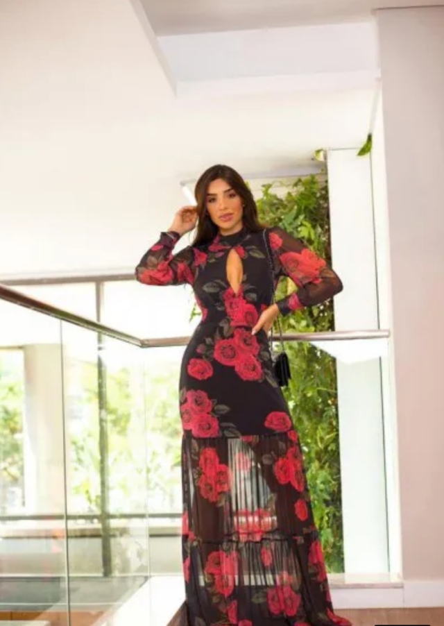 Vestido sale rosas vermelhas