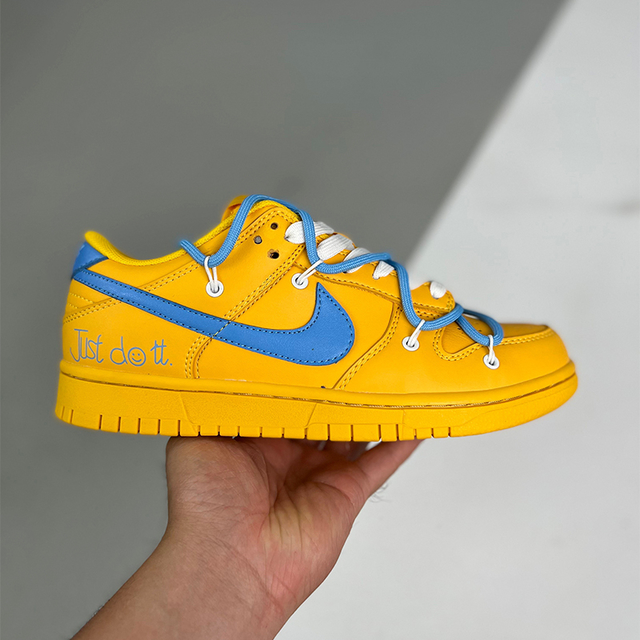 Futura best sale sb dunk