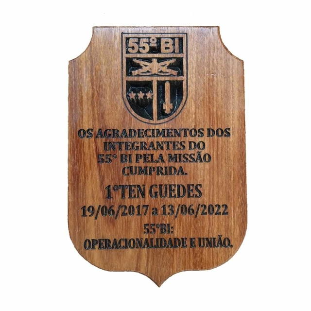 Placa De Homenagem Em Madeira Entalhada