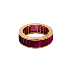 Distinguished 18 kt gold ring and 32 natural rubies - Joyería Alvear