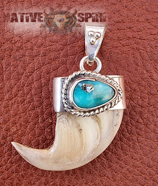 Jaguar Claw pendant Turquoise