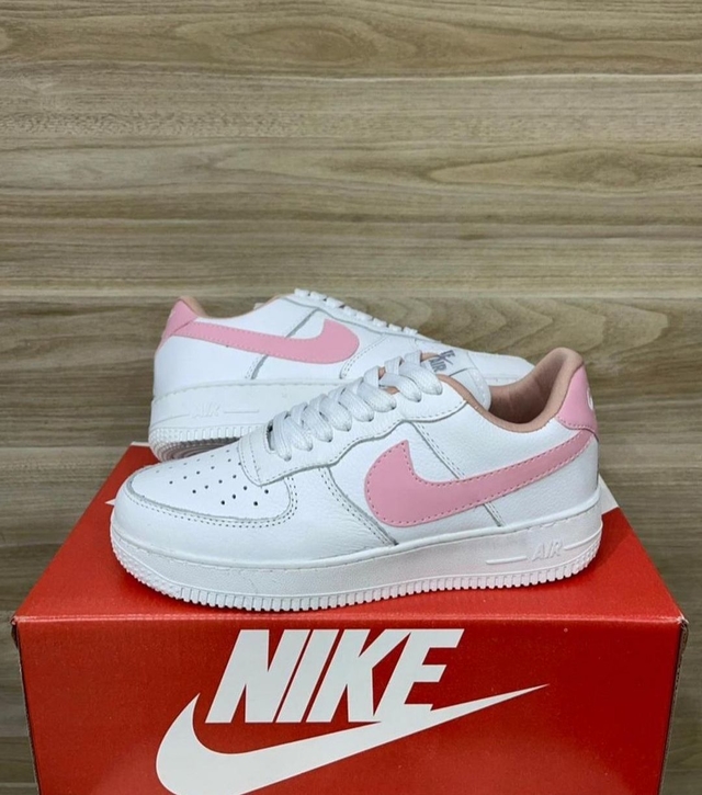 Nike deals pink check