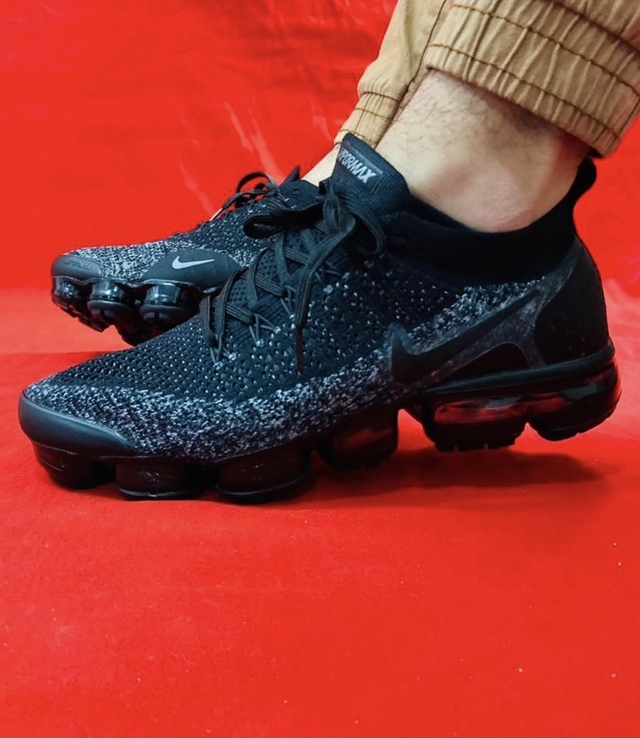 Retailer black vapor air max