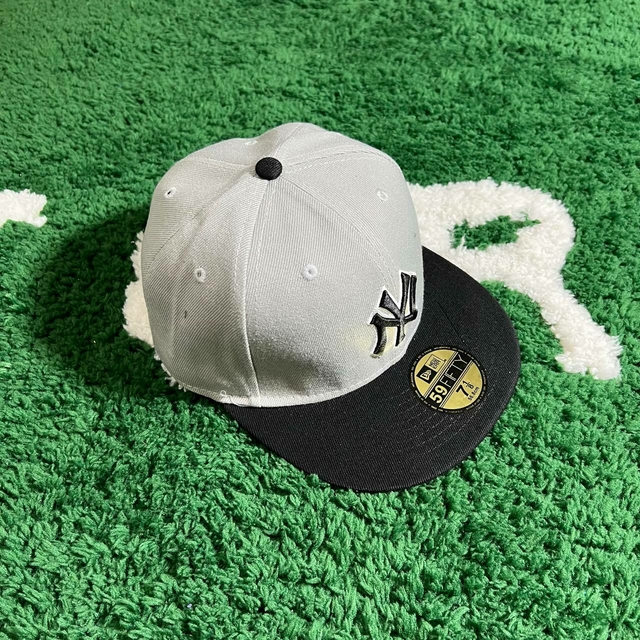 New Era 59FIFTY Gray Black Cap: Comfort and Modern MLB Style