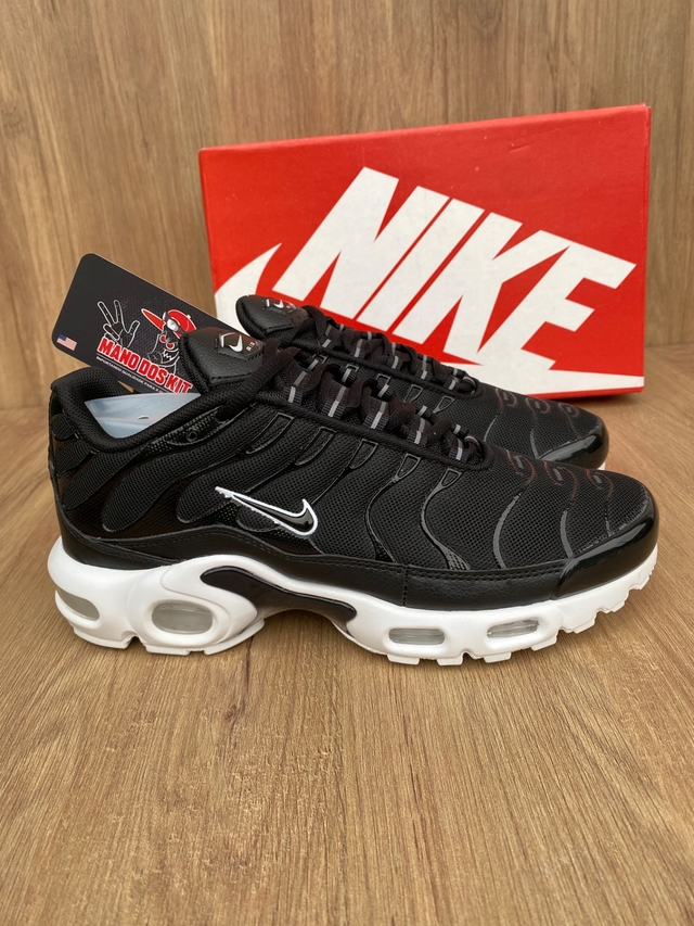 Nike air max plus deals se black and white