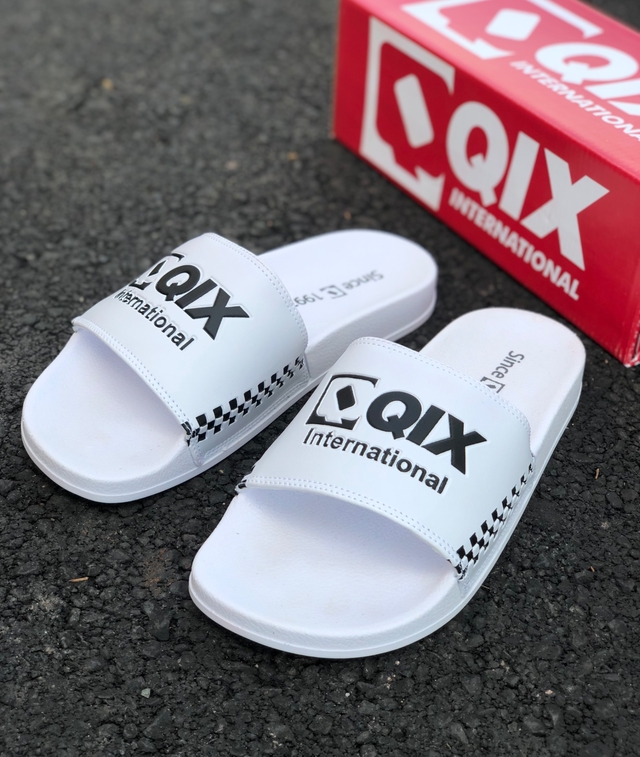 Chinelo slide qix xadrez