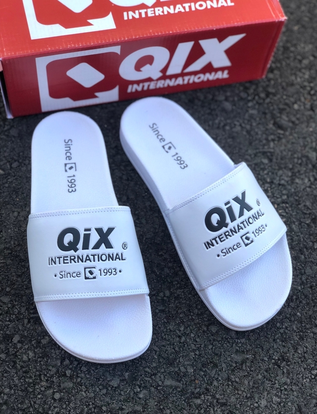 Chinelo slide qix xadrez