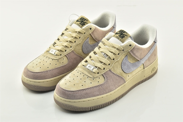 Nike fashion beige suede