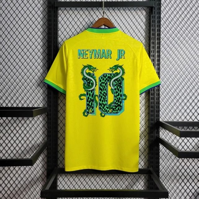 Camisa Seleção Brasil Copa do Mundo - Personalização do dragão 22/23 Amarela  - Nike - Masculino Torcedor