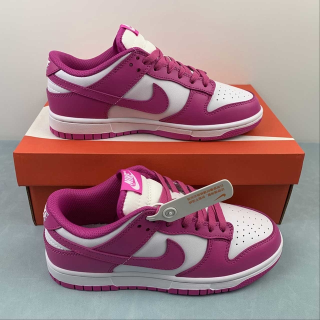 Pink best sale nike sbs