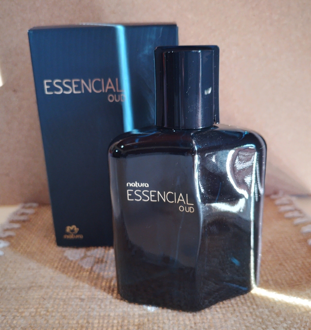 Essencial oud natura masculino precio 2025