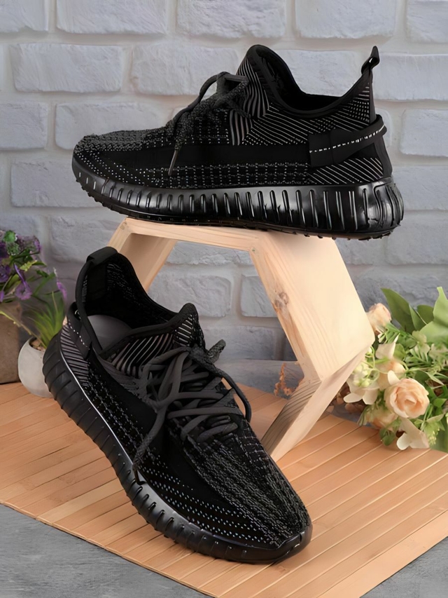 Zapatos discount yeezy negros