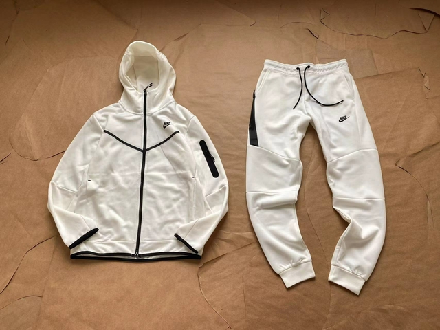 Nike tech sale fleece white