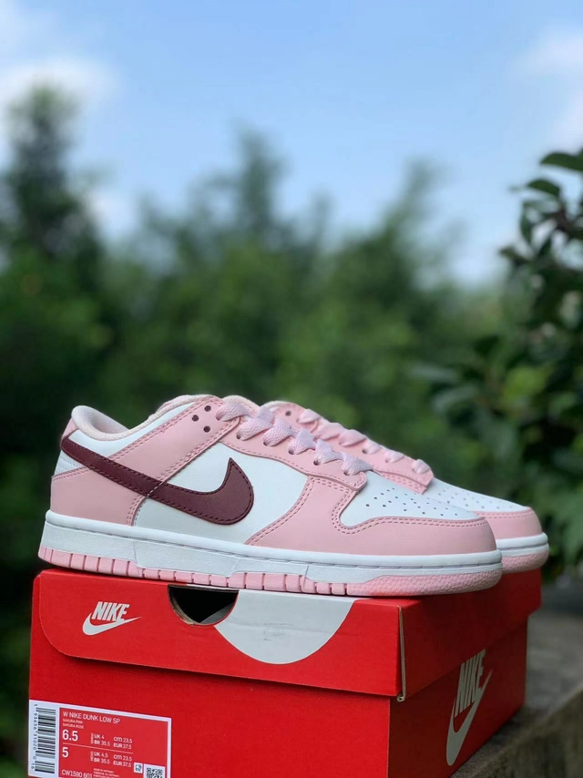 Nike sb sale dunk low pink