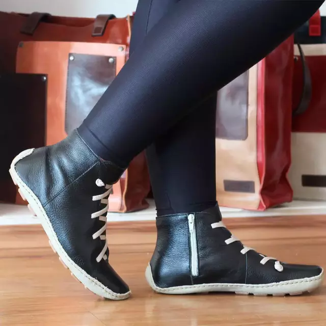 Bota feminina cano shop baixo sem salto