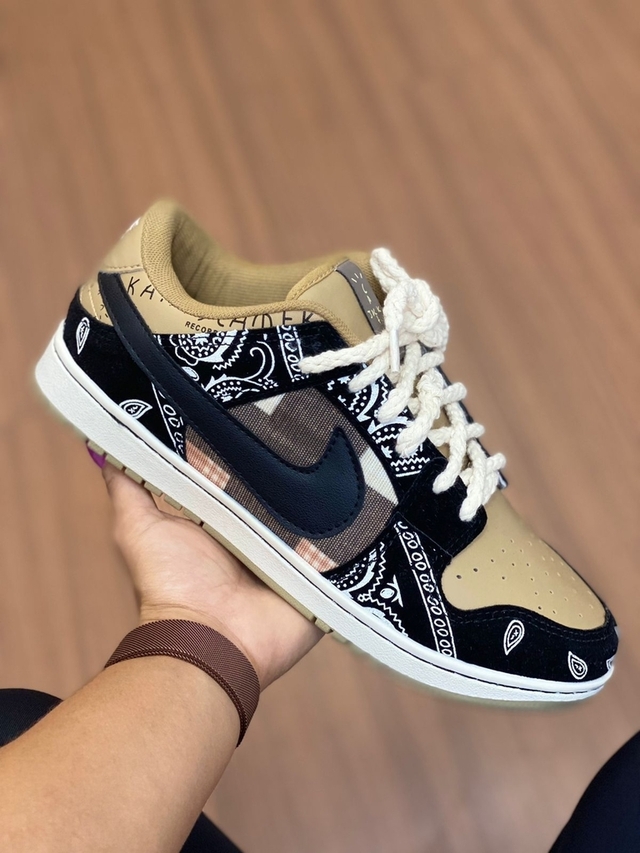 Tenis SB Dunk Low Travis Scott