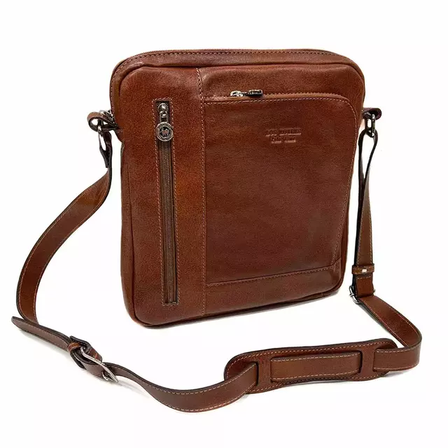 Morral de cuero hombre sale