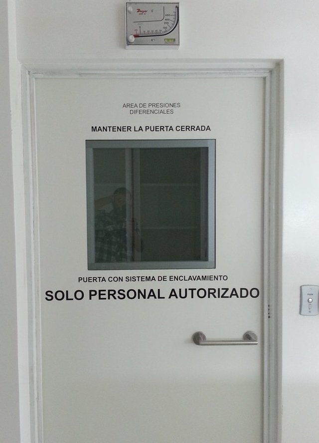 PUERTA QUIRÓFANO SANATORIO VAIVÉN - Cuben SA