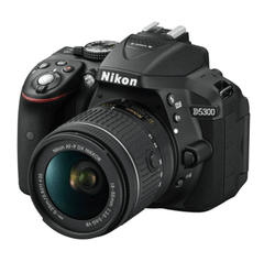 Câmera Nikon D5300 com Lente AF-P DX 18-55mm VR