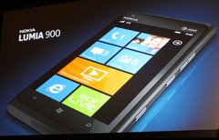Imagem do Nokia Lumia 900 Preto com Windows Phone, Câmera 8MP, Internet Explorer 9, 3G, Wi-Fi, Bluetooth, Pacote Office e Fone de Ouvido
